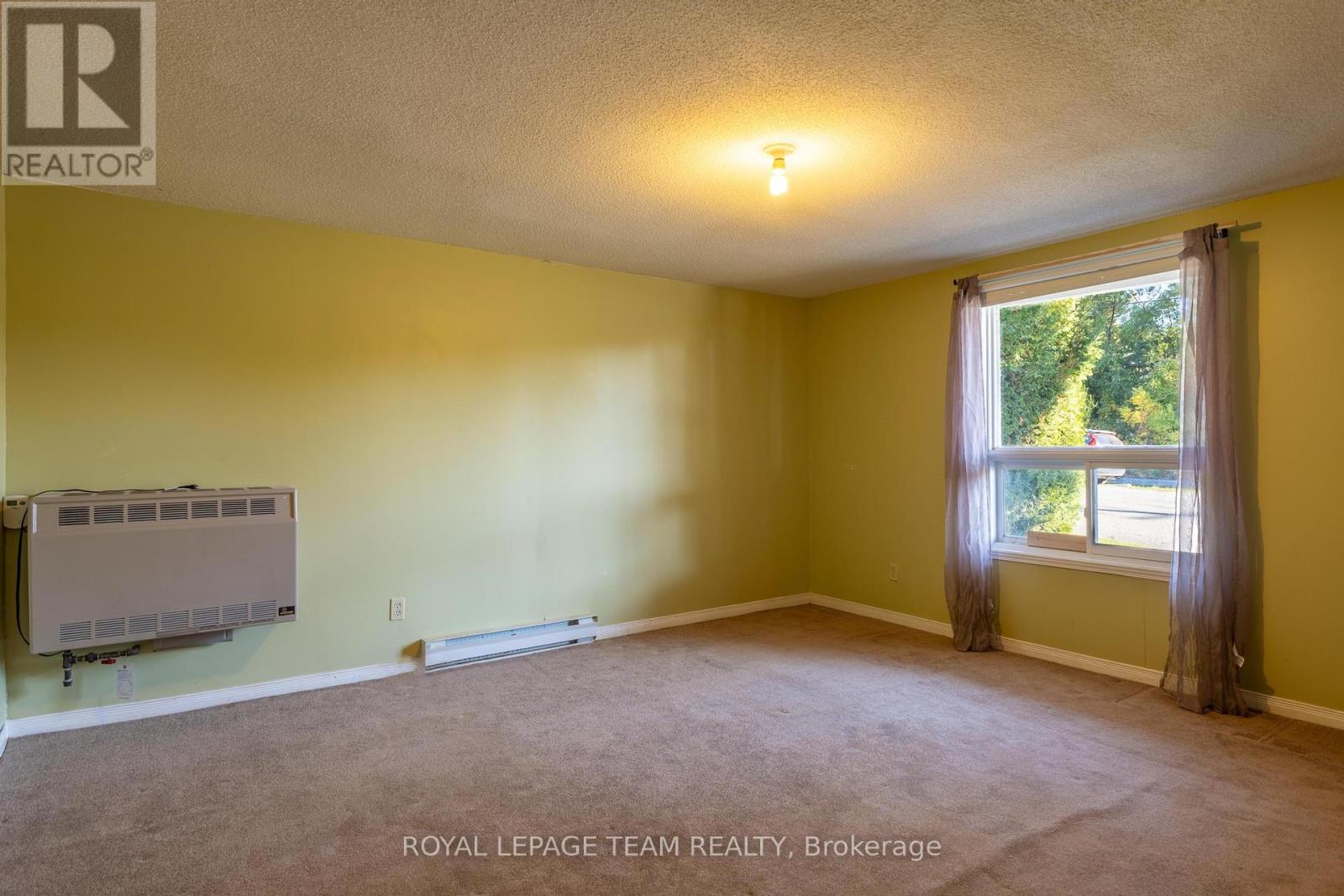49 William Street E, Arnprior, Ontario  K7S 1J7 - Photo 14 - X12450736