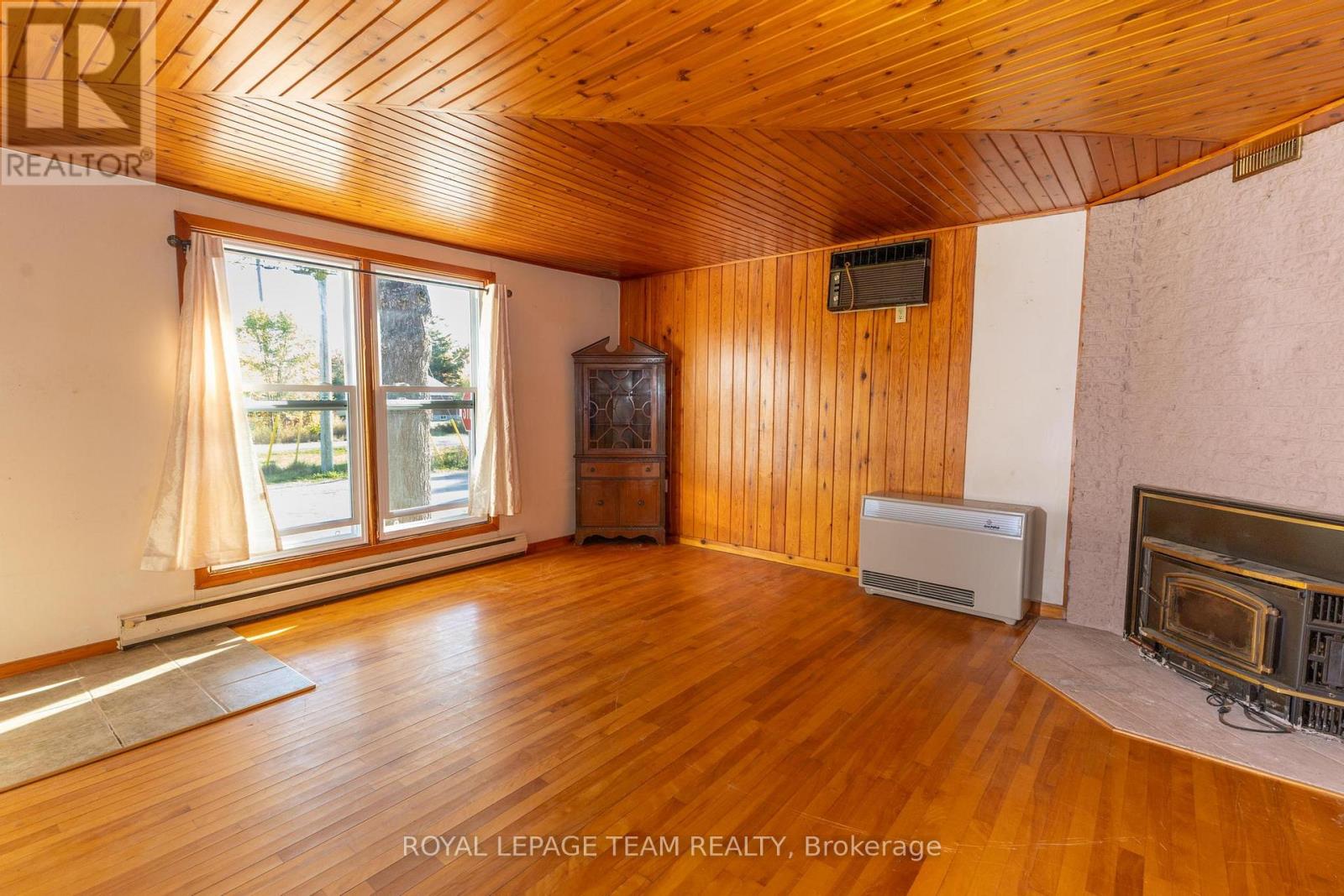 49 William Street E, Arnprior, Ontario  K7S 1J7 - Photo 4 - X12450736