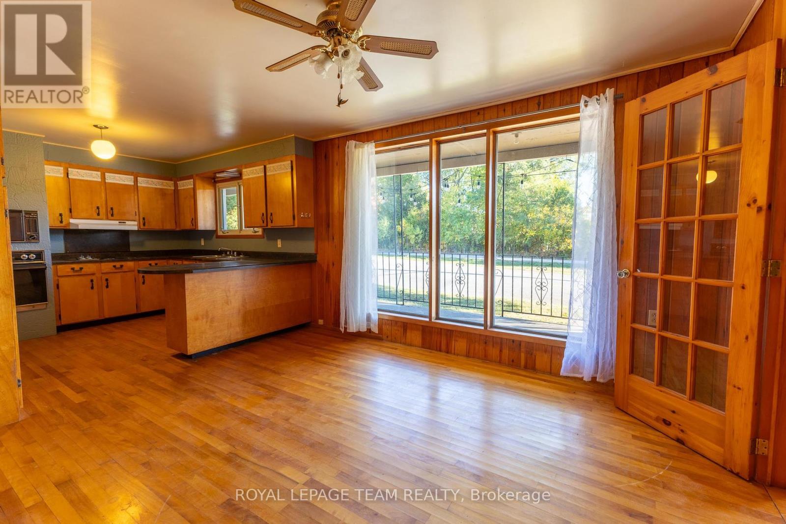 49 William Street E, Arnprior, Ontario  K7S 1J7 - Photo 8 - X12450736