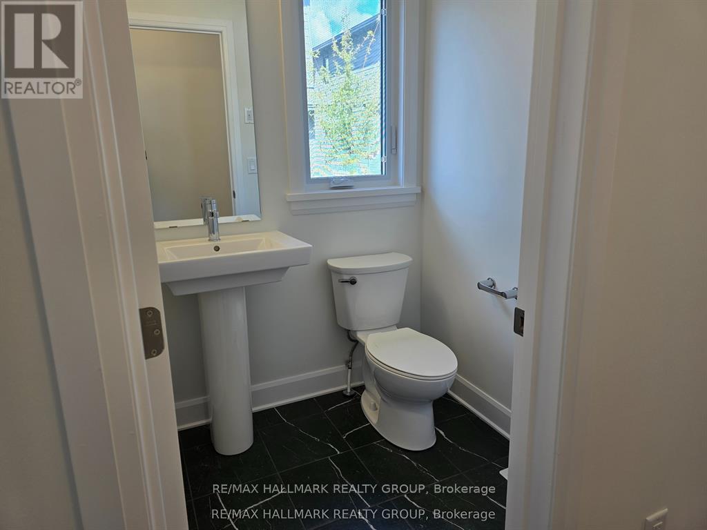 1320 Whitlow Grass Way, Ottawa, Ontario  K2W 1A1 - Photo 4 - X12450765