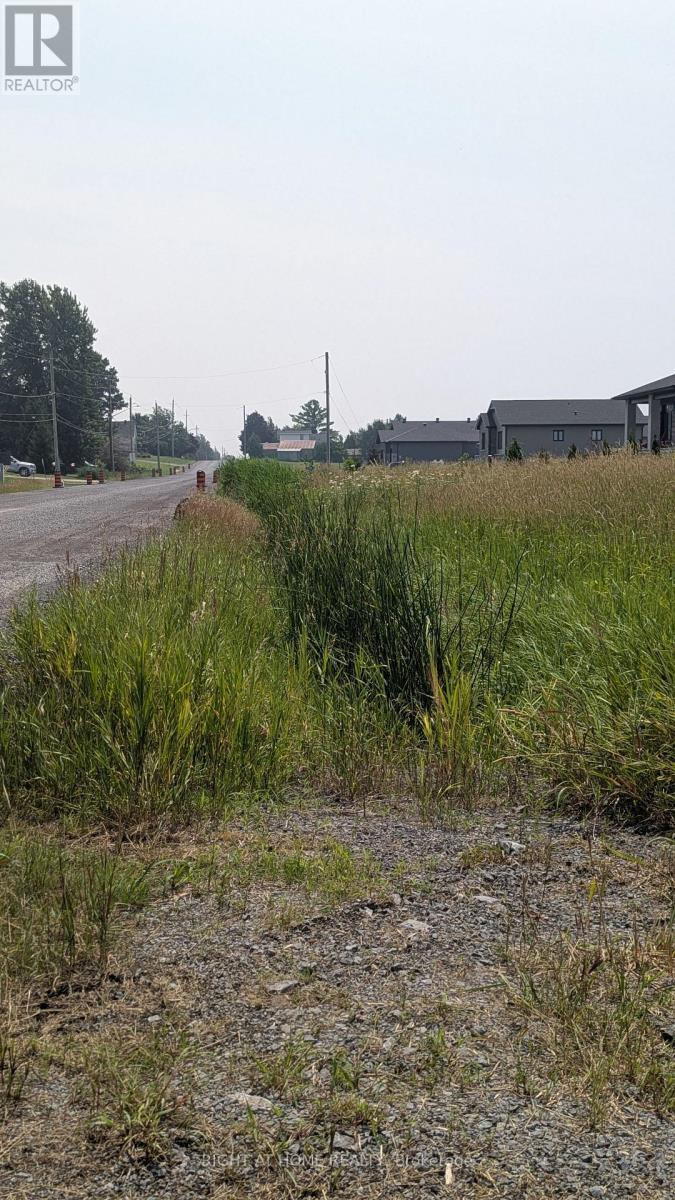 3266 Sarsfield Road N, Ottawa, Ontario  K0A 3E0 - Photo 2 - X12450767