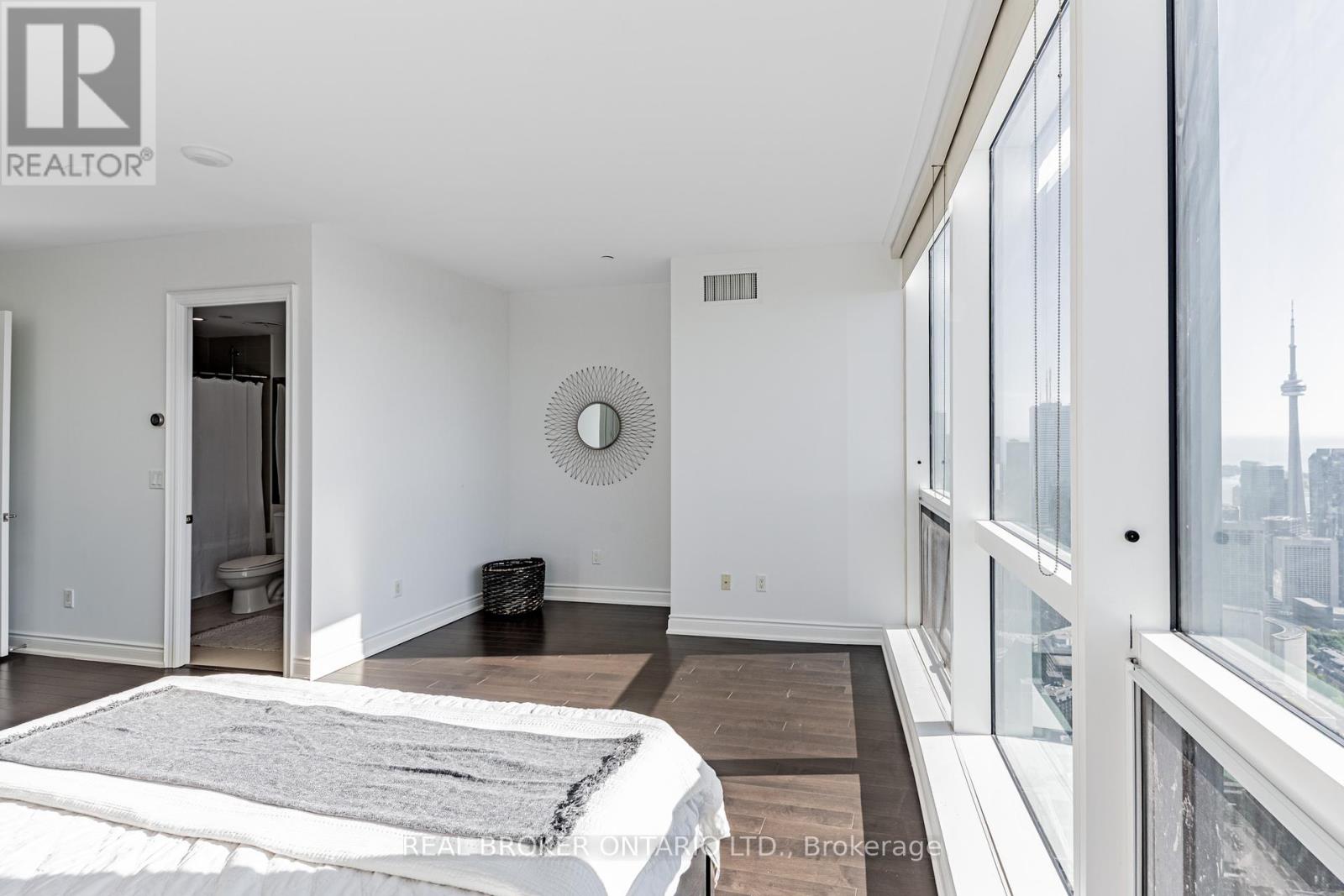 7510 - 388 Yonge Street, Toronto, Ontario  M5B 0A4 - Photo 14 - C12450161