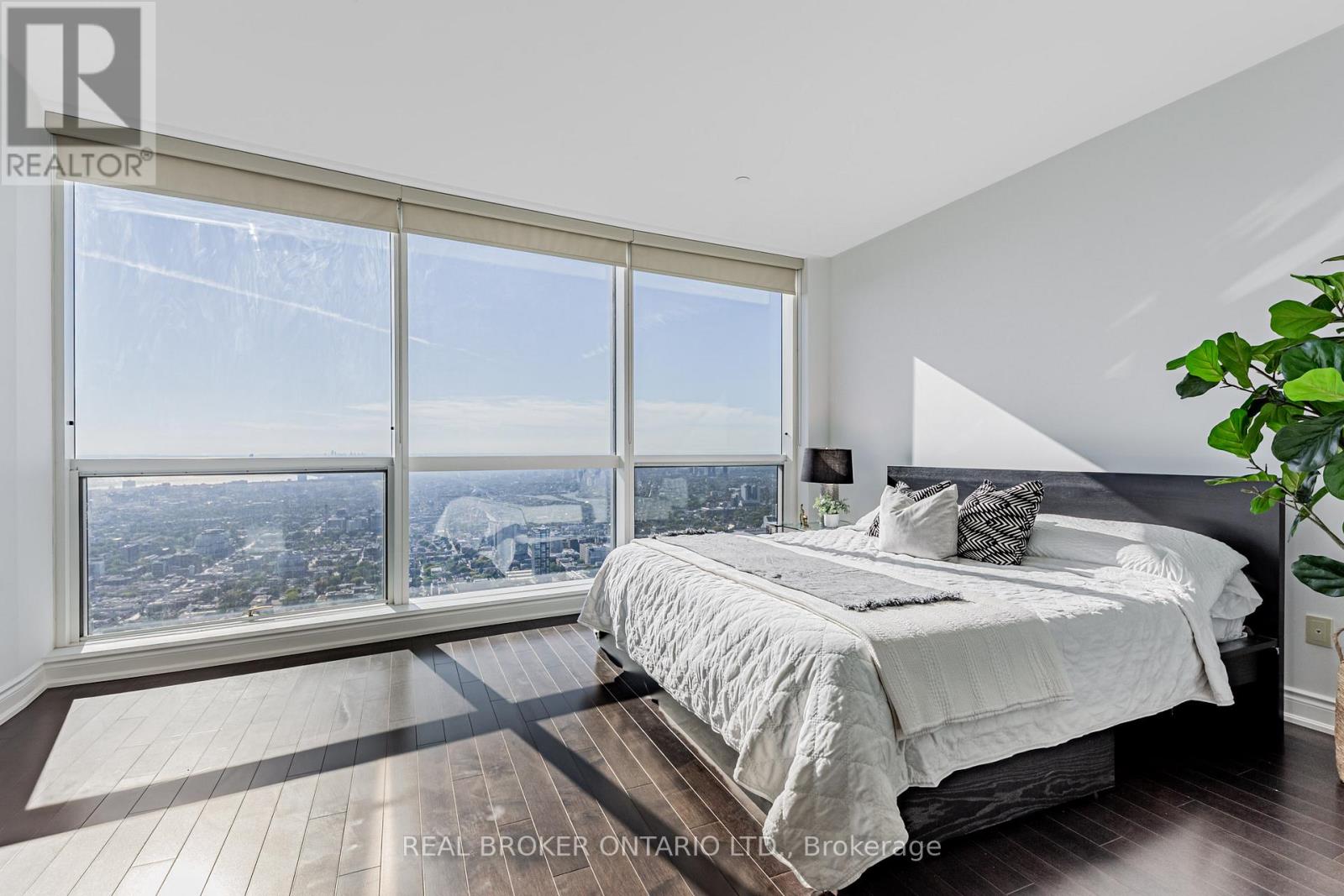 7510 - 388 Yonge Street, Toronto, Ontario  M5B 0A4 - Photo 12 - C12450161