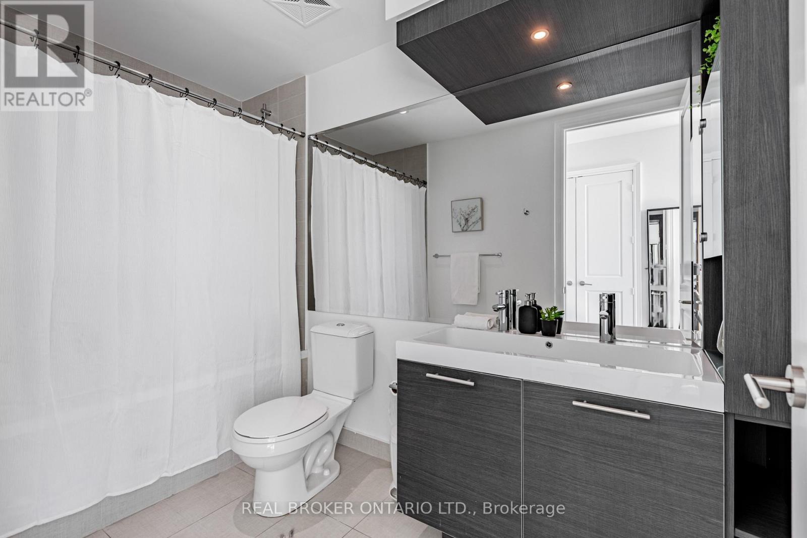 7510 - 388 Yonge Street, Toronto, Ontario  M5B 0A4 - Photo 18 - C12450161