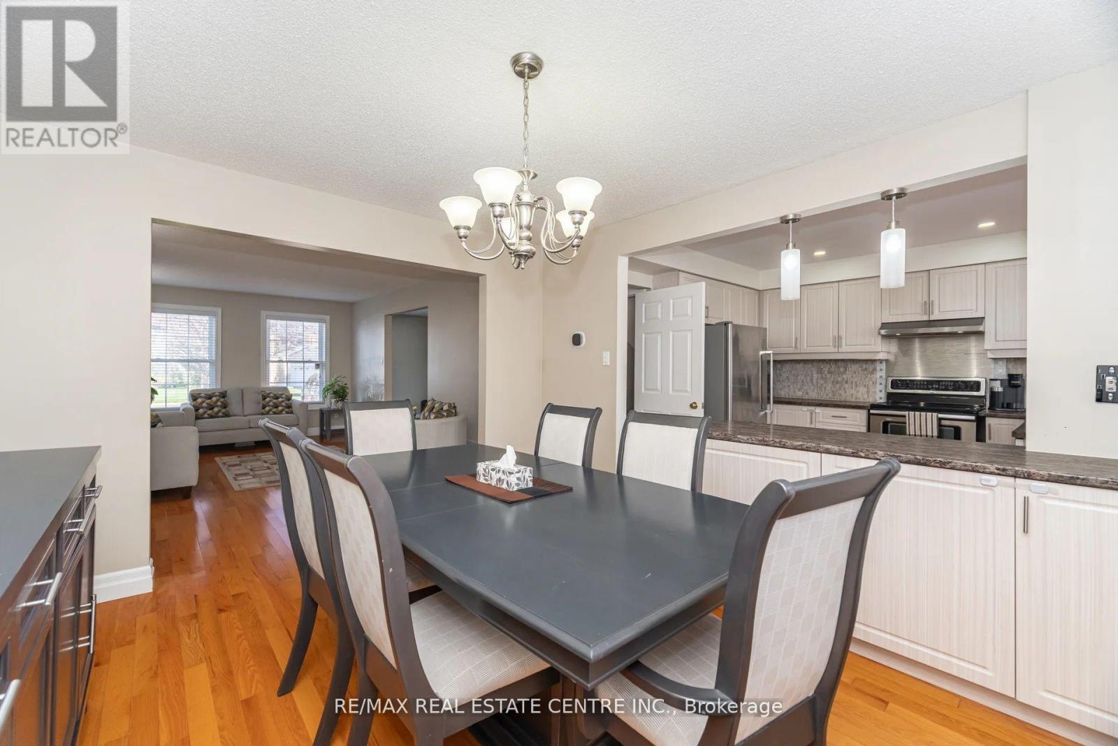 10 Nipissing Crescent, Brampton, Ontario  L6S 5A6 - Photo 11 - W12450717