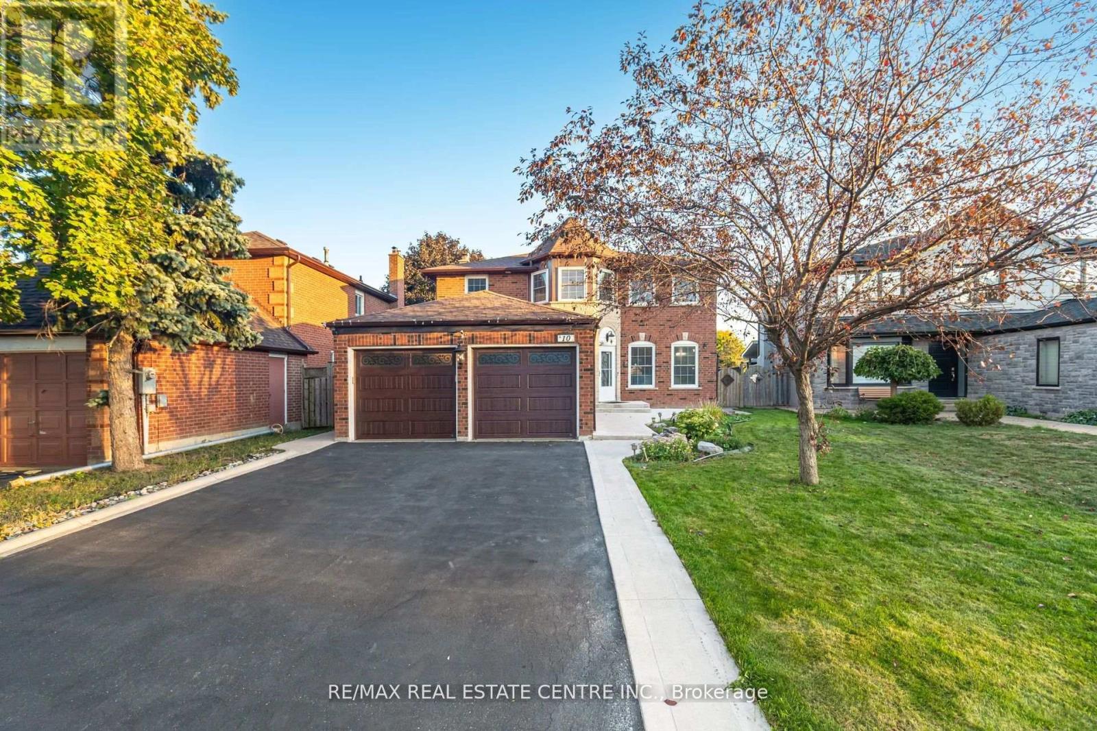 10 Nipissing Crescent, Brampton, Ontario  L6S 5A6 - Photo 2 - W12450717