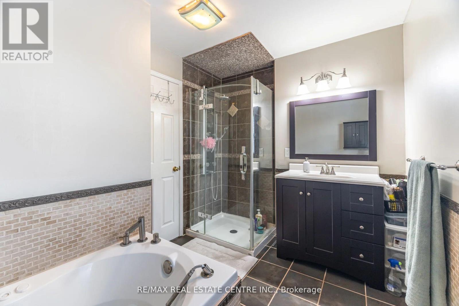 10 Nipissing Crescent, Brampton, Ontario  L6S 5A6 - Photo 25 - W12450717