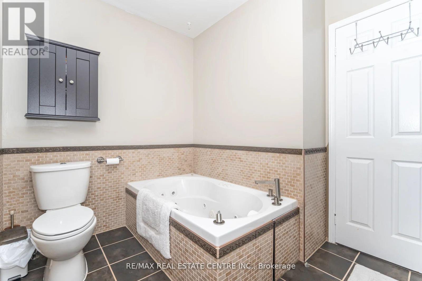 10 Nipissing Crescent, Brampton, Ontario  L6S 5A6 - Photo 26 - W12450717