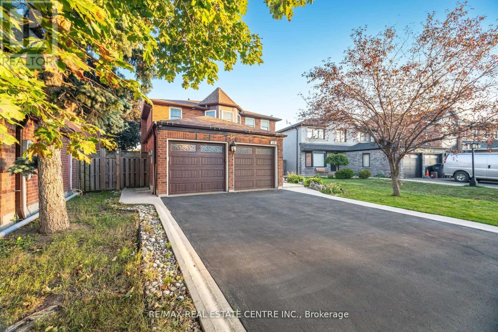 10 Nipissing Crescent, Brampton, Ontario  L6S 5A6 - Photo 3 - W12450717