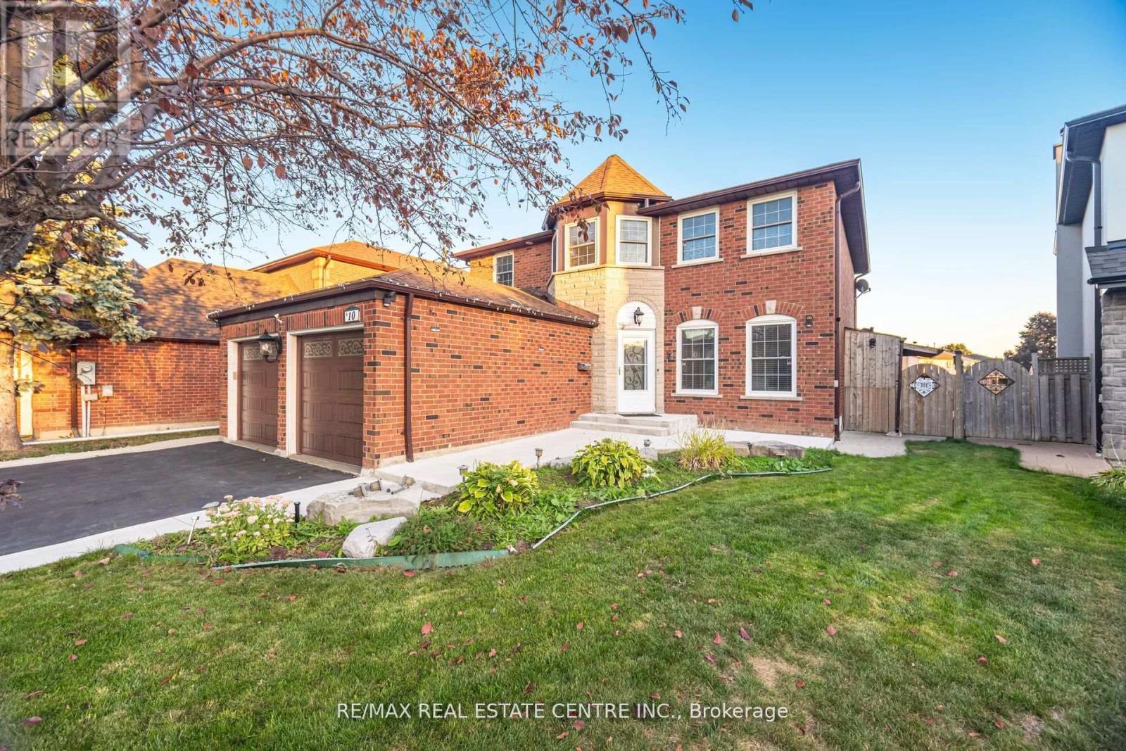 10 Nipissing Crescent, Brampton, Ontario  L6S 5A6 - Photo 4 - W12450717