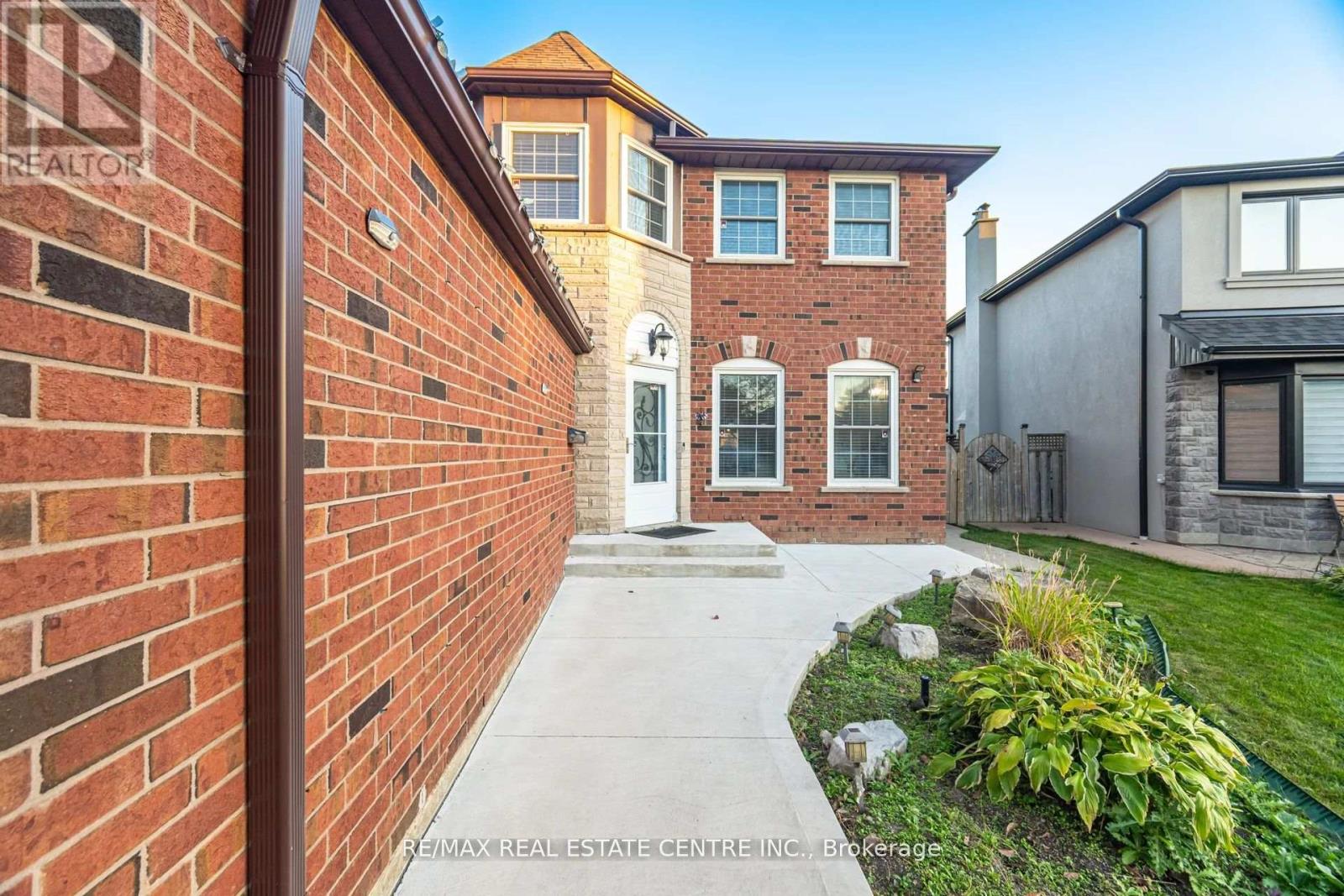 10 Nipissing Crescent, Brampton, Ontario  L6S 5A6 - Photo 5 - W12450717