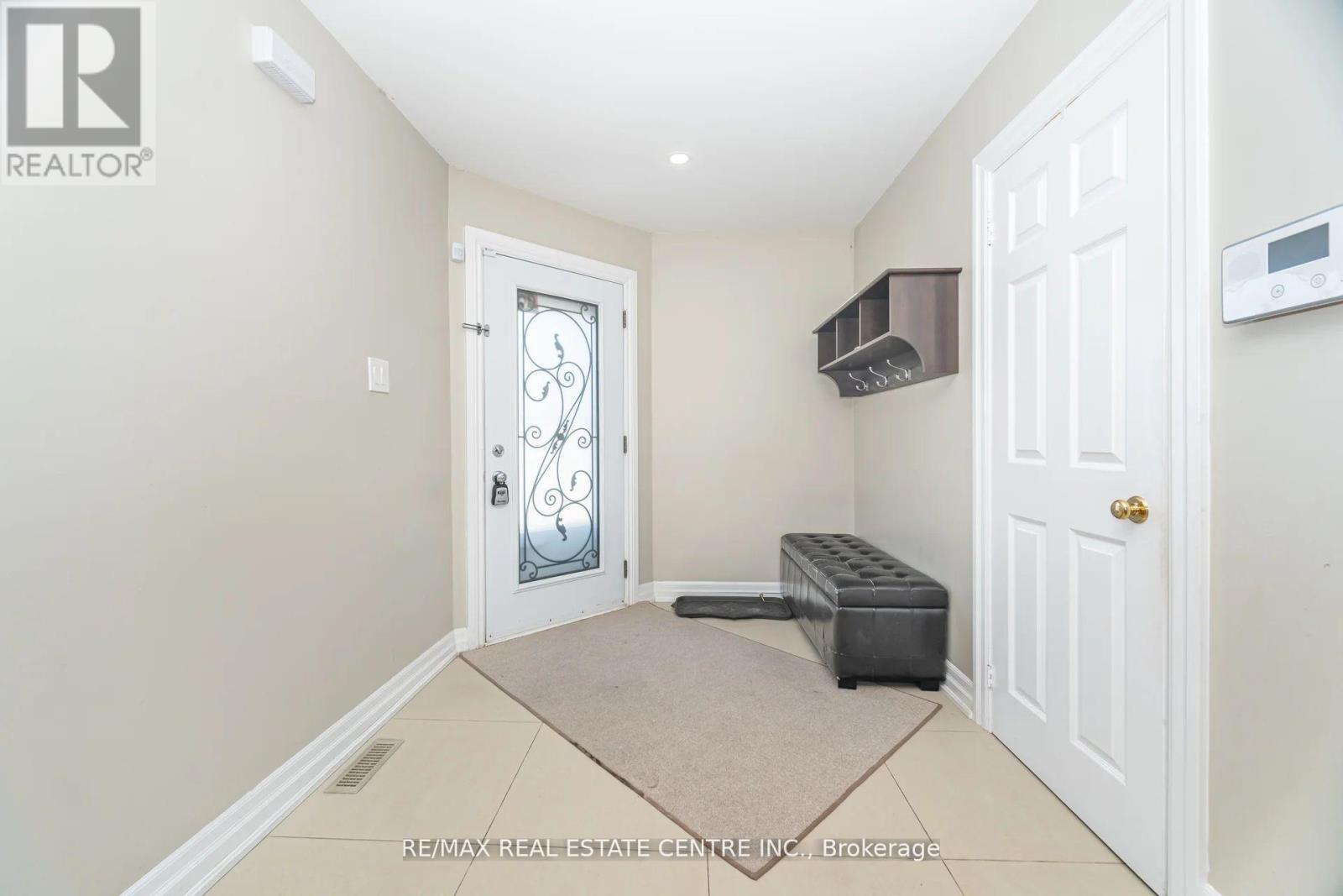 10 Nipissing Crescent, Brampton, Ontario  L6S 5A6 - Photo 6 - W12450717