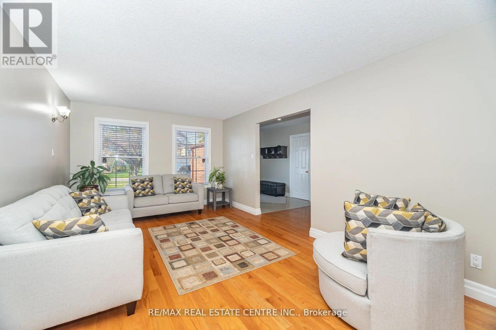 10 Nipissing Crescent, Brampton, Ontario  L6S 5A6 - Photo 8 - W12450717