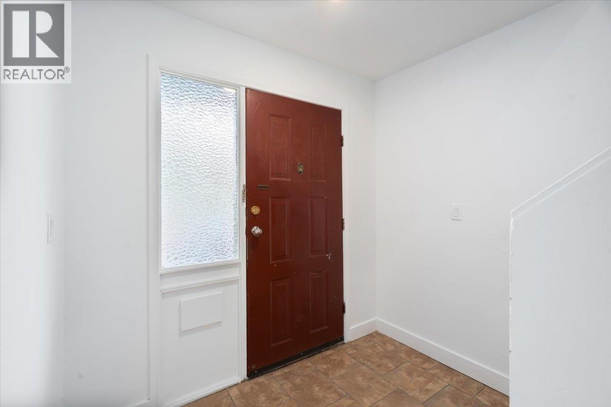 663-665 Harrison Avenue, Coquitlam, British Columbia  V3J 3Z6 - Photo 3 - R3055622
