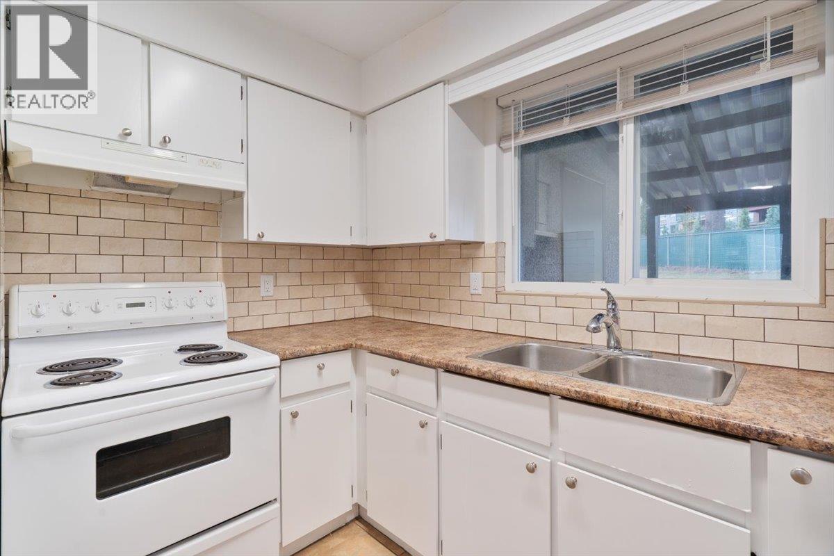663-665 Harrison Avenue, Coquitlam, British Columbia  V3J 3Z6 - Photo 11 - R3055622