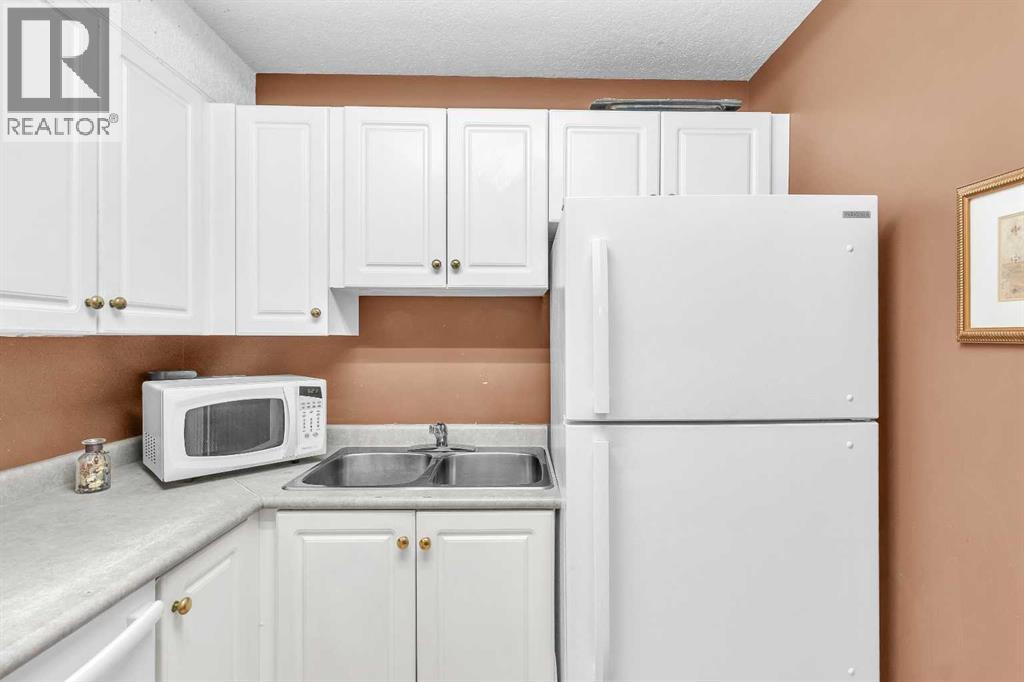 215, 550 Prominence Rise Sw, Calgary, Alberta  T3H 5J1 - Photo 9 - A2257936