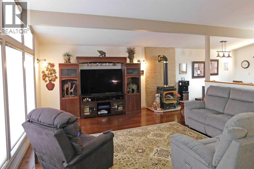 5039 4 Street W, Claresholm, Alberta  T0L 0T0 - Photo 2 - A2261169