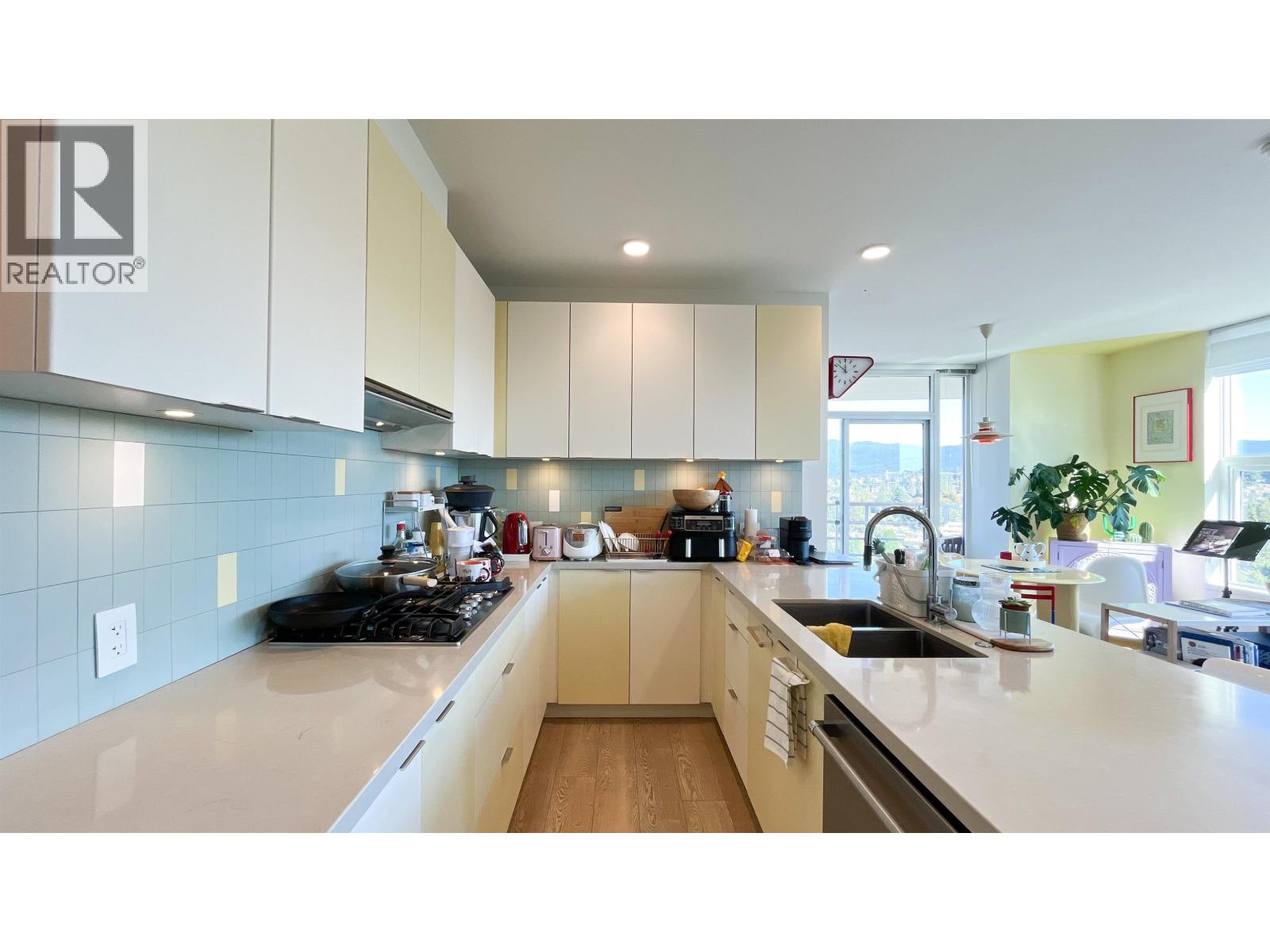 2304 530 Whiting Way, Coquitlam, British Columbia  V3J 0J4 - Photo 8 - R3049661