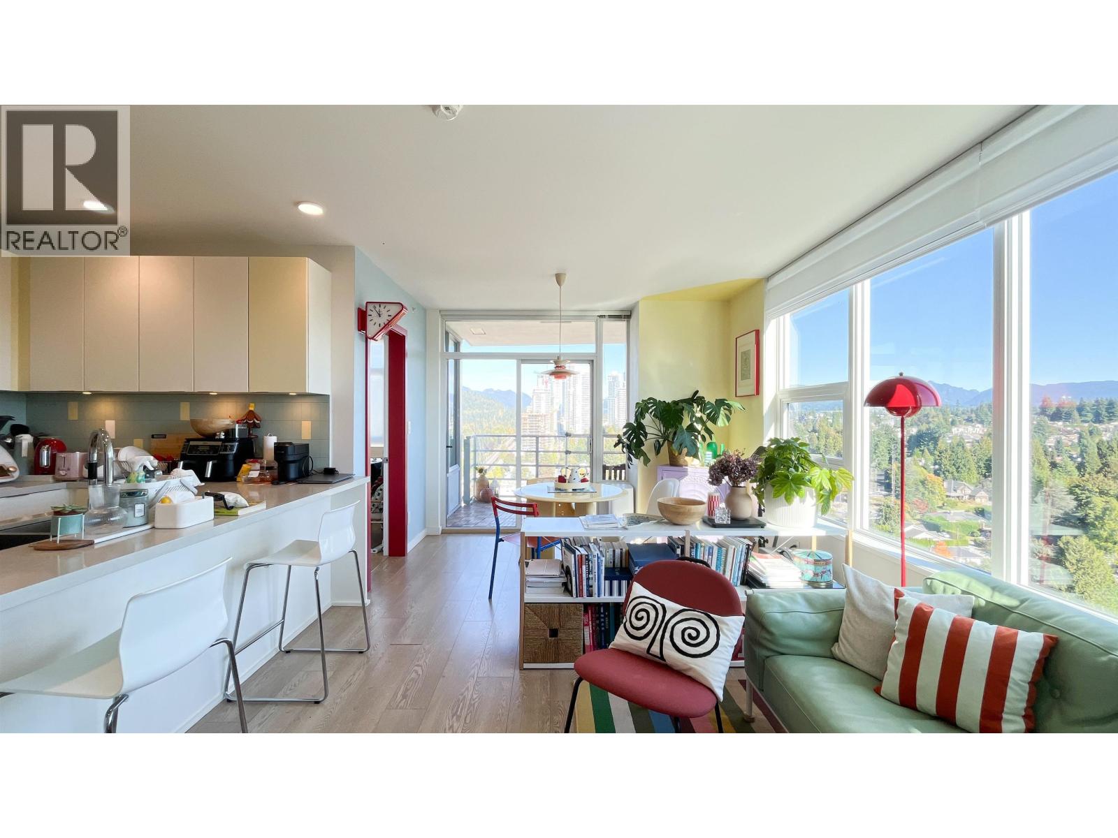 2304 530 Whiting Way, Coquitlam, British Columbia  V3J 0J4 - Photo 3 - R3049661