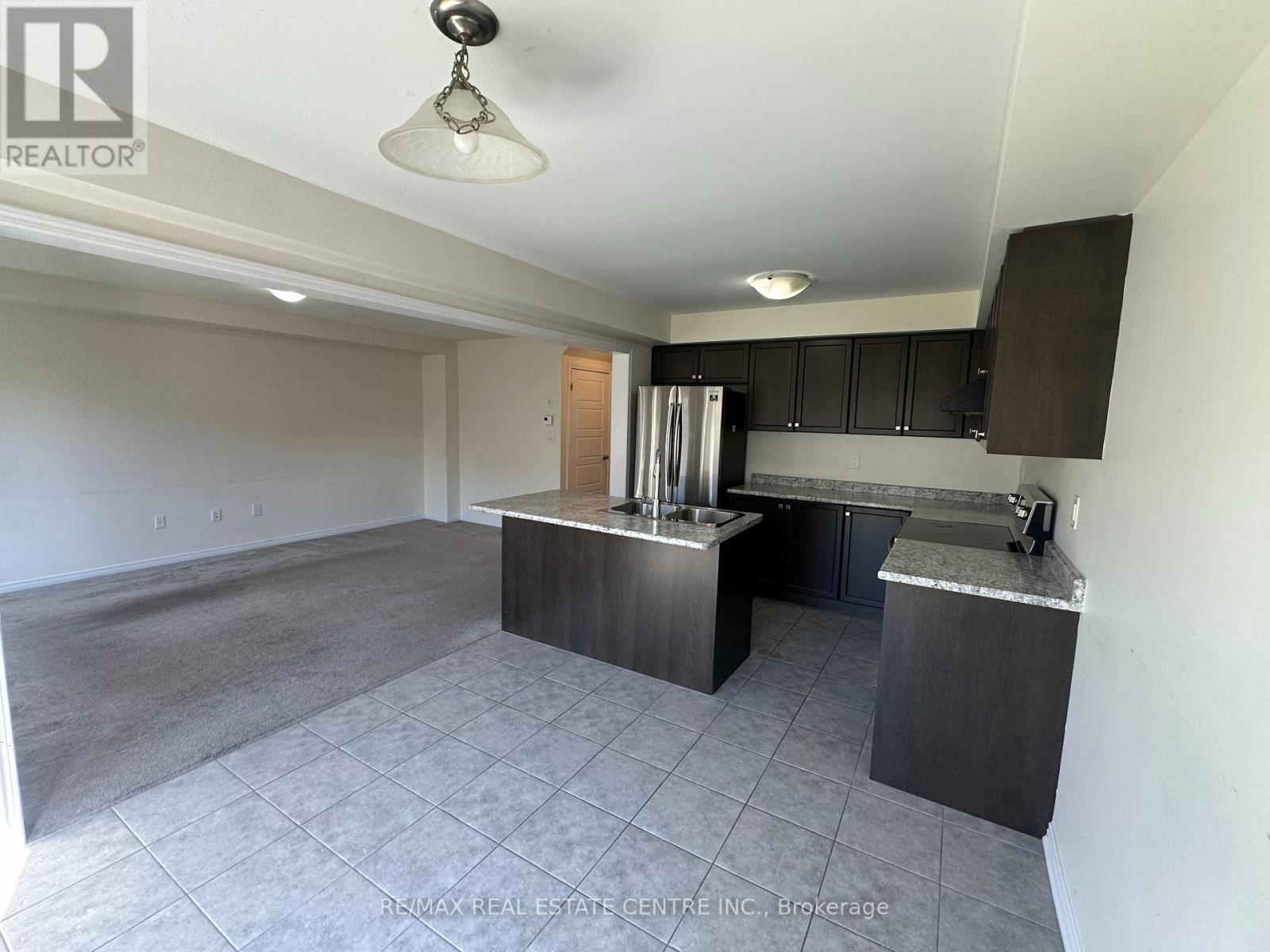 49 Queens Mary Drive S, Hamilton, Ontario  L8J 0M4 - Photo 3 - X12450705