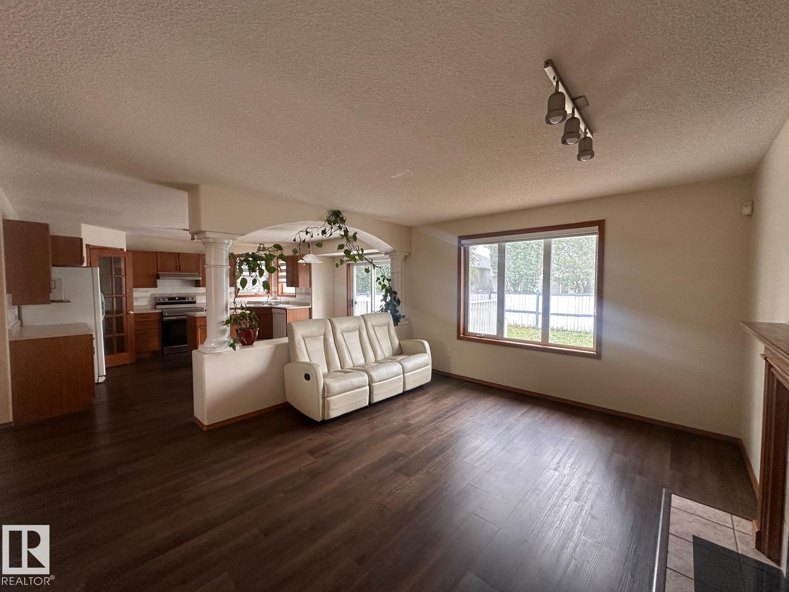 2331 37b Av Nw, Edmonton, Alberta  T6T 1N9 - Photo 3 - E4461236