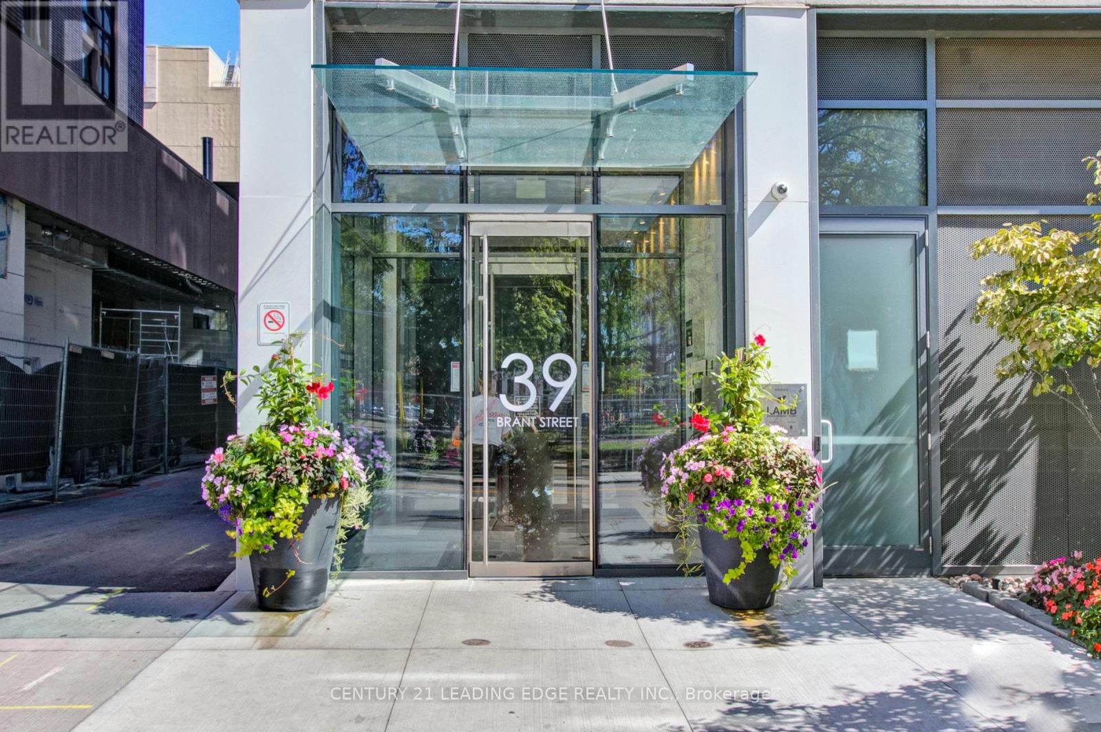 908 - 39 Brant Street, Toronto, Ontario  M5V 1S7 - Photo 3 - C12450749