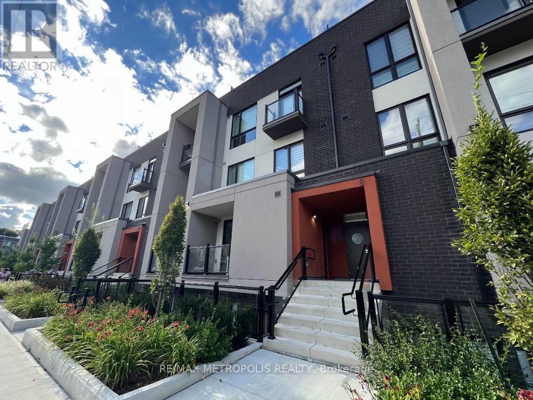 3 - 8 MARQUETTE AVENUE, Toronto, Ontario