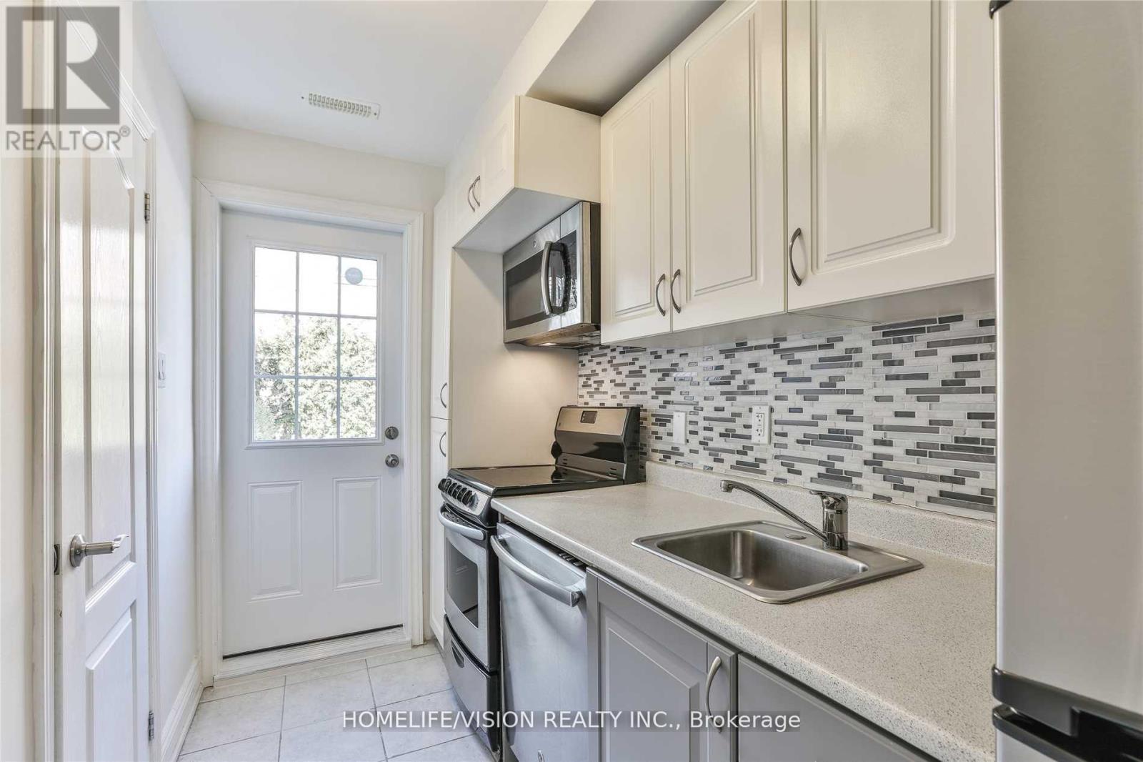 111 Bannatyne Drive, Toronto, Ontario  M2L 2P5 - Photo 14 - C12450777