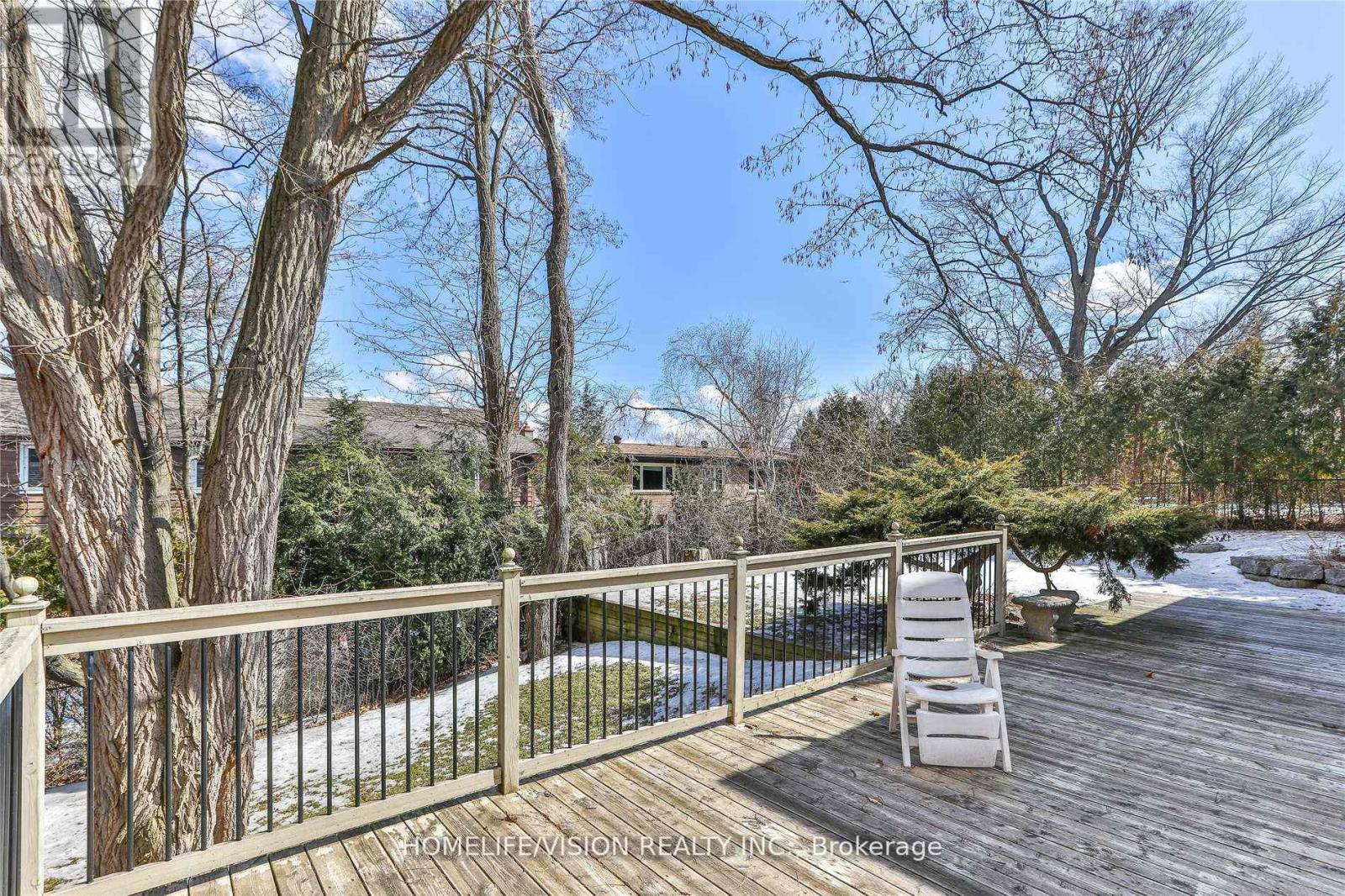 111 Bannatyne Drive, Toronto, Ontario  M2L 2P5 - Photo 18 - C12450777