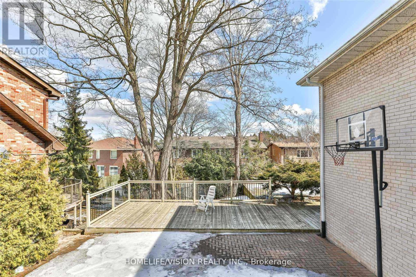 111 Bannatyne Drive, Toronto, Ontario  M2L 2P5 - Photo 19 - C12450777