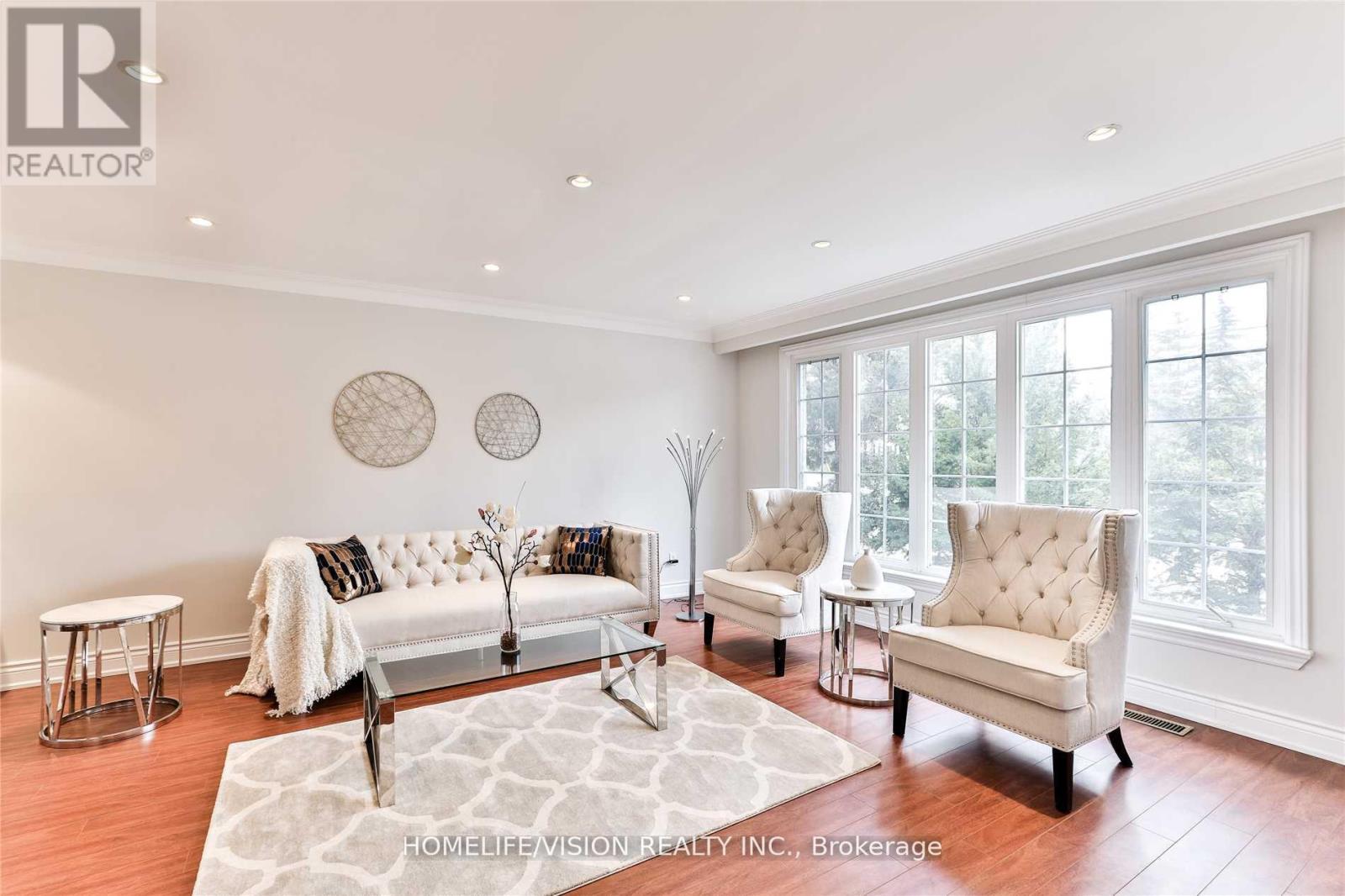 111 Bannatyne Drive, Toronto, Ontario  M2L 2P5 - Photo 3 - C12450777