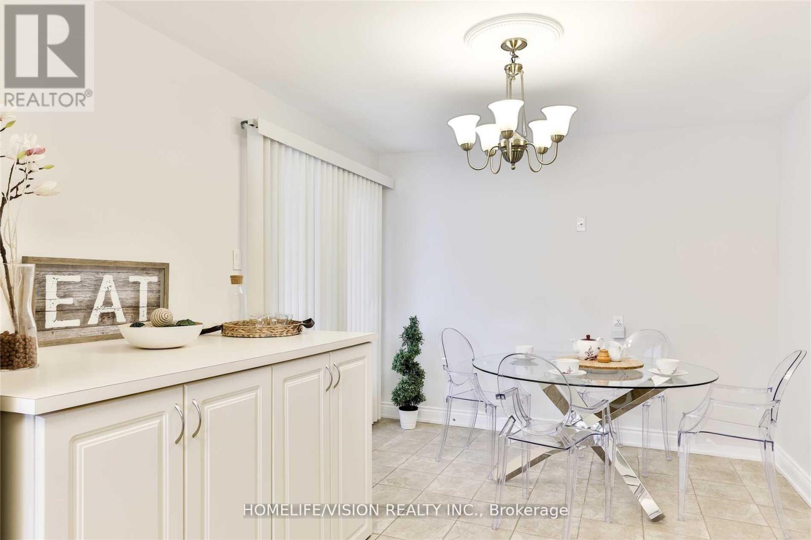 111 Bannatyne Drive, Toronto, Ontario  M2L 2P5 - Photo 4 - C12450777