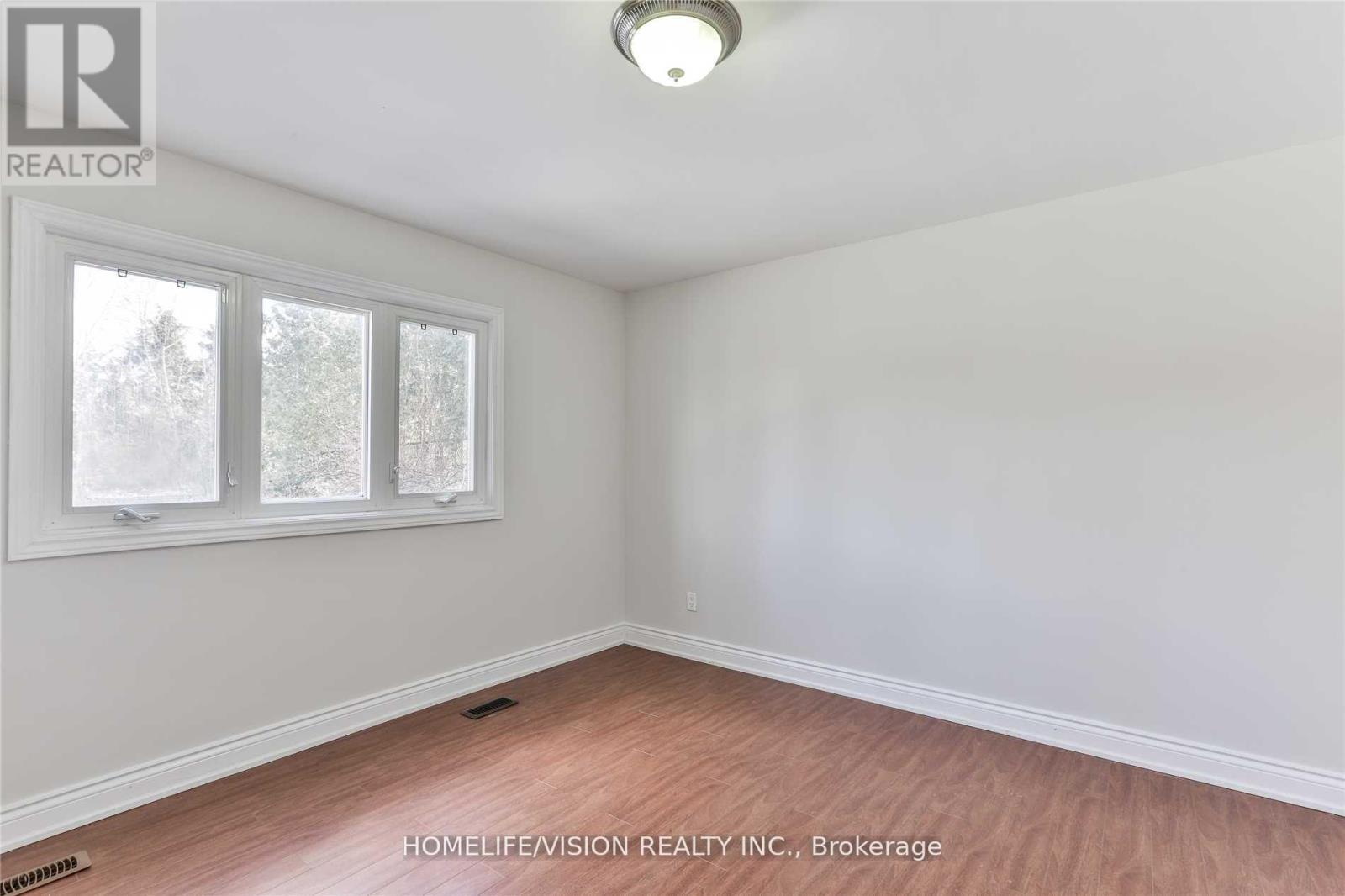 111 Bannatyne Drive, Toronto, Ontario  M2L 2P5 - Photo 8 - C12450777