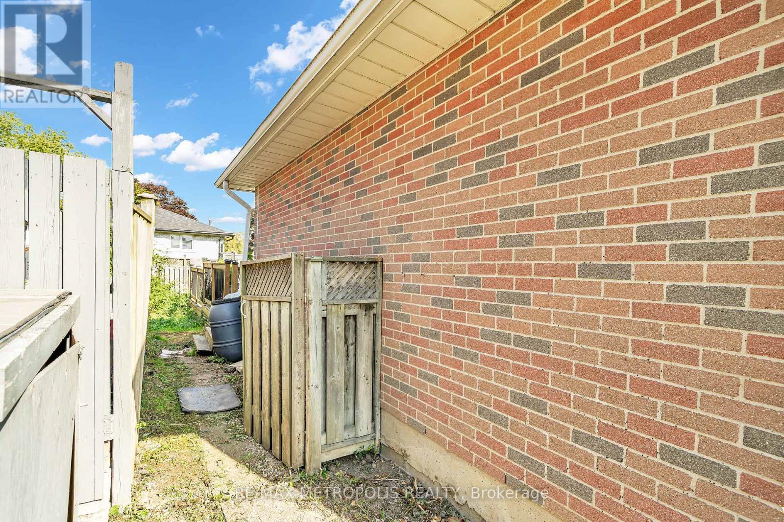 Basement - 834 Sanok Drive, Pickering, Ontario  L1W 2R2 - Photo 11 - E12450762