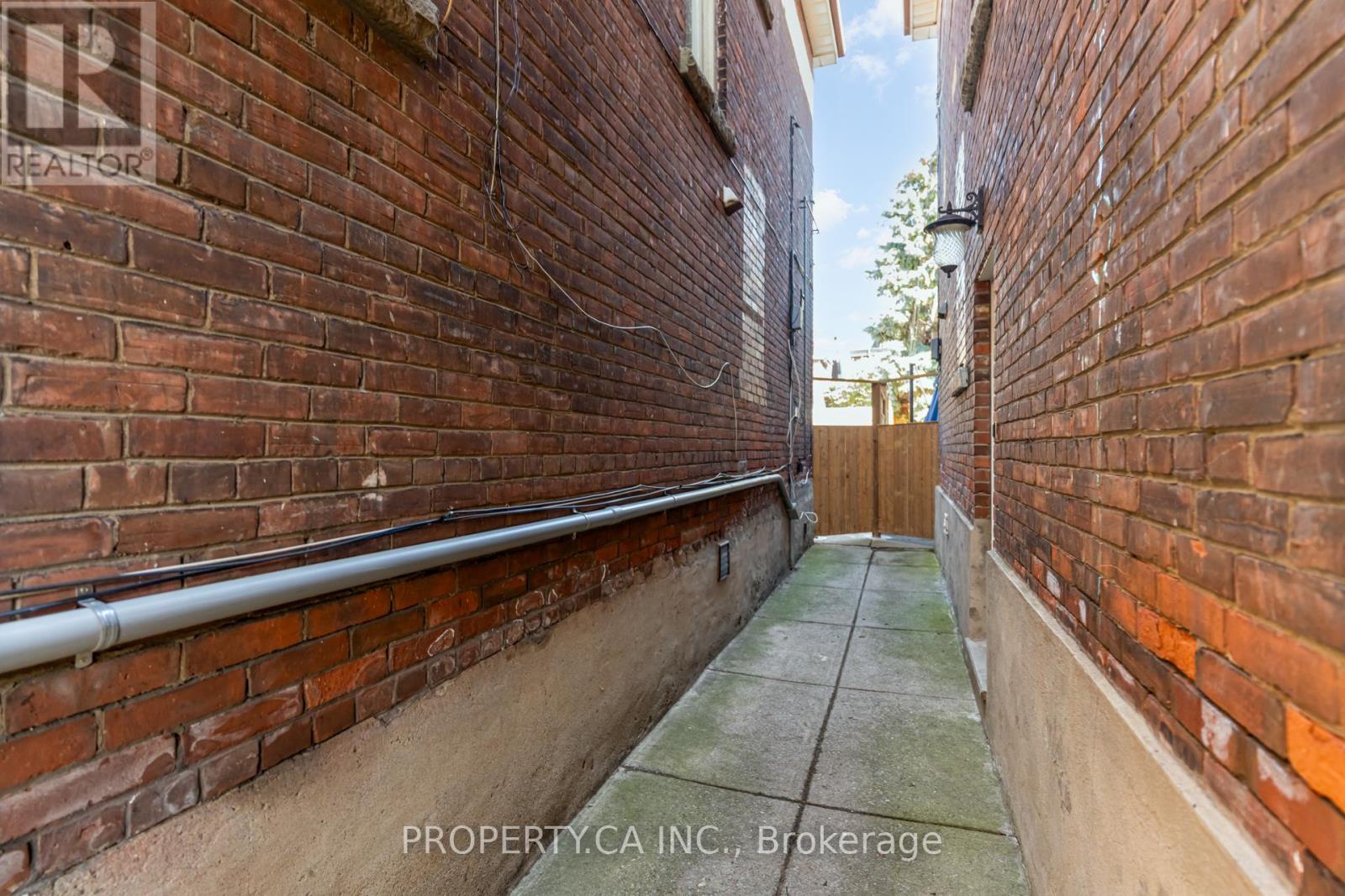 Bsmnt - 127 Beatrice Street, Toronto, Ontario  M6J 2T2 - Photo 4 - C12450536