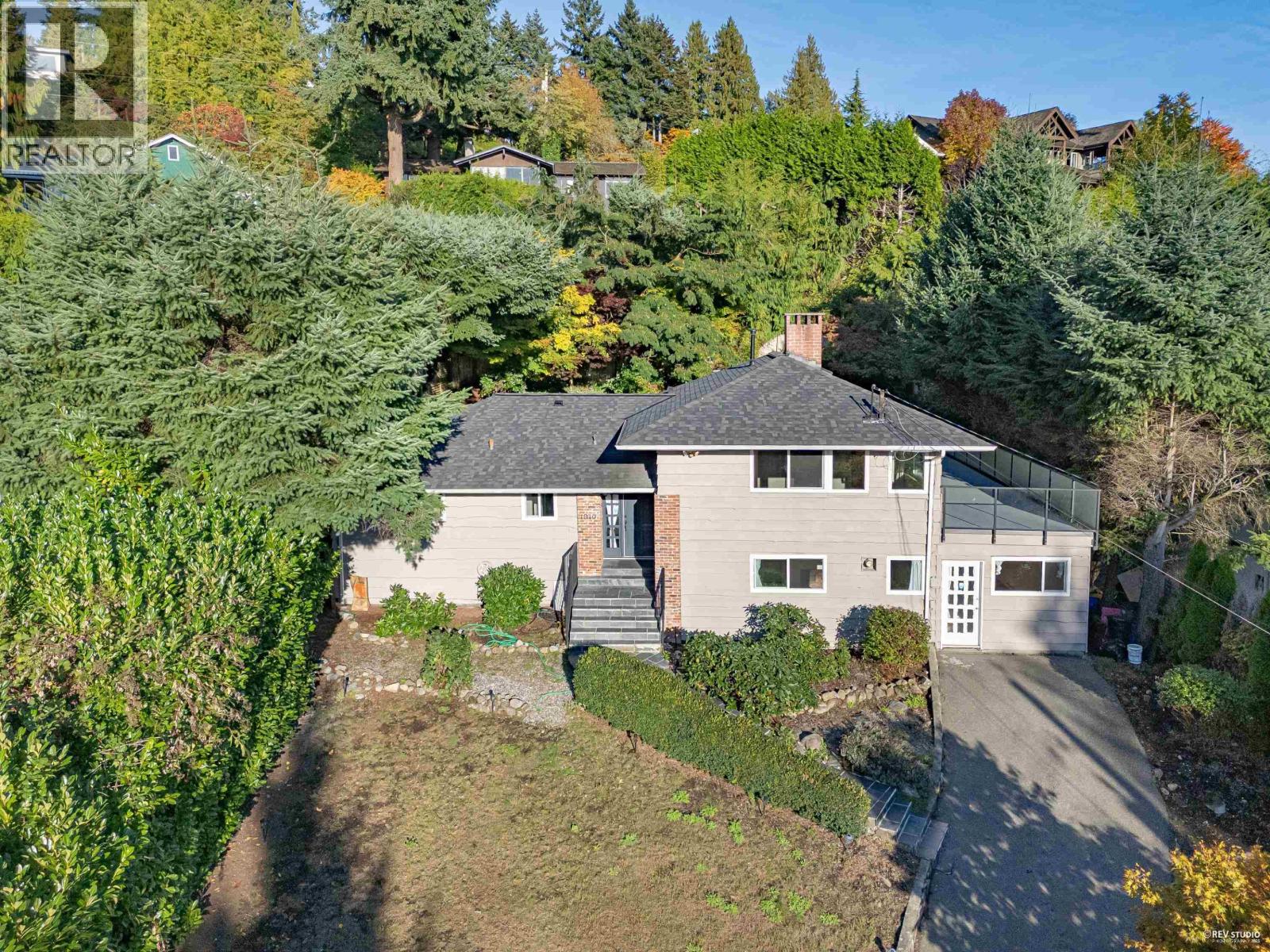 1910 27TH STREET, West Vancouver, British Columbia