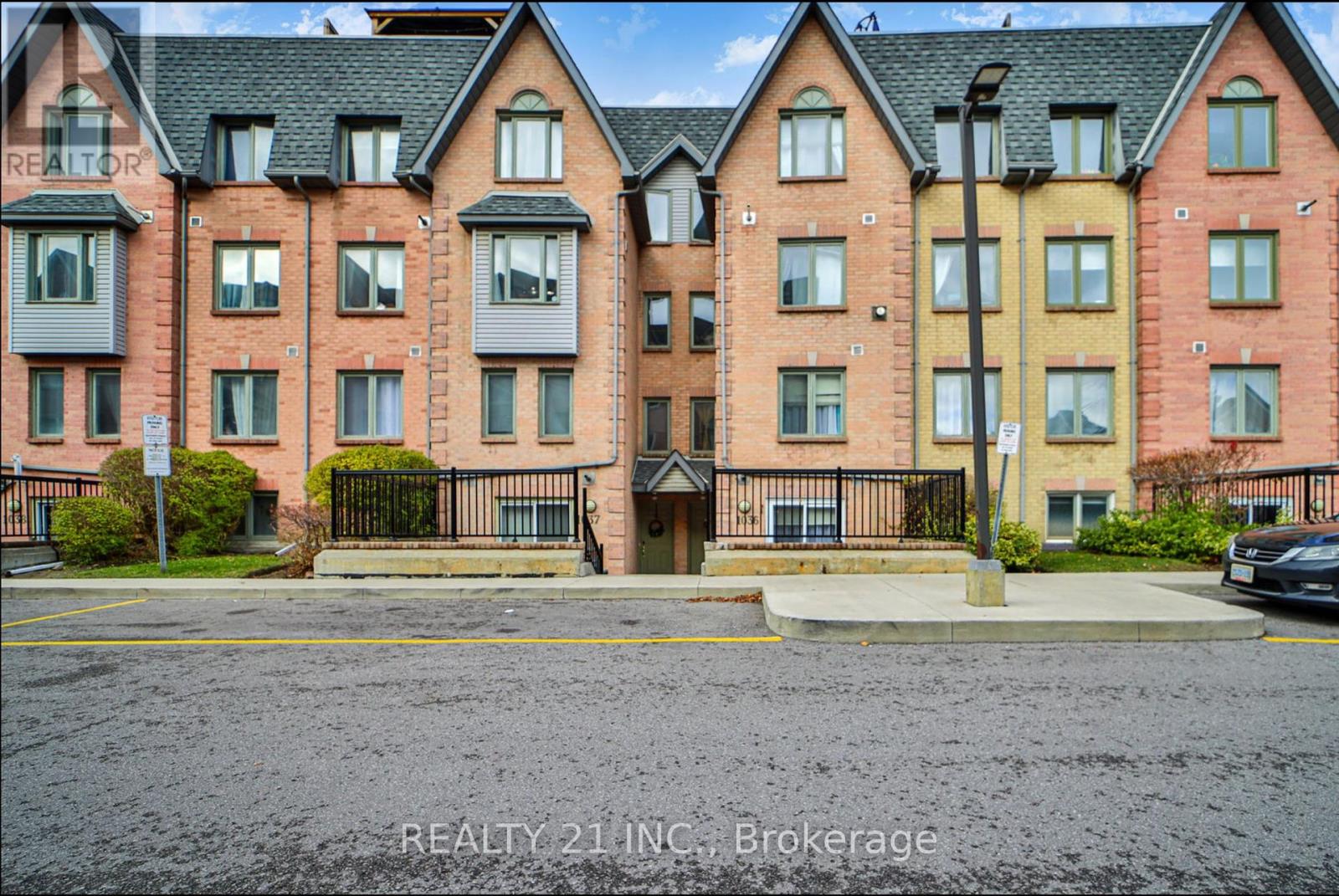 1036 - 75 WELDRICK ROAD E, Richmond Hill, Ontario