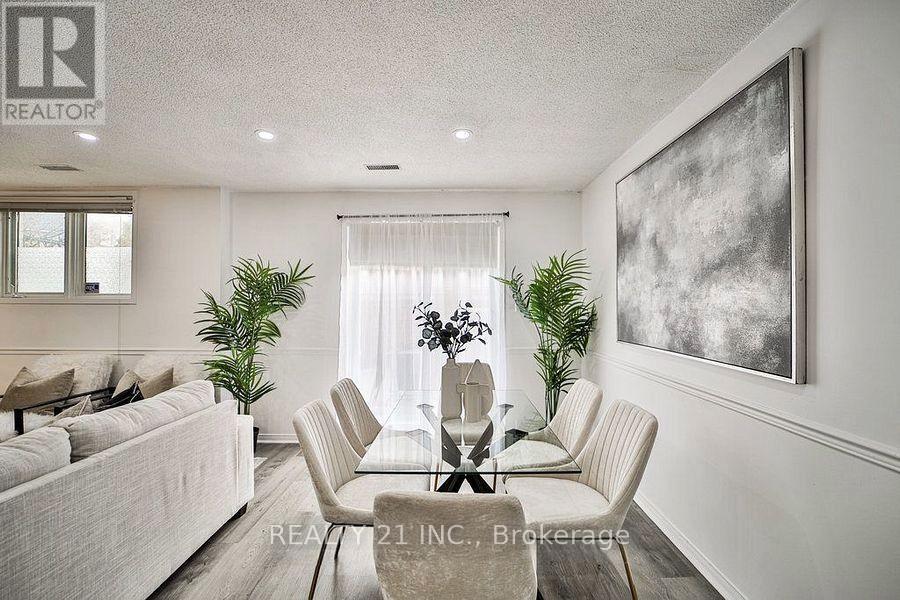 1036 - 75 Weldrick Road E, Richmond Hill, Ontario  L4C 0H9 - Photo 12 - N12450738