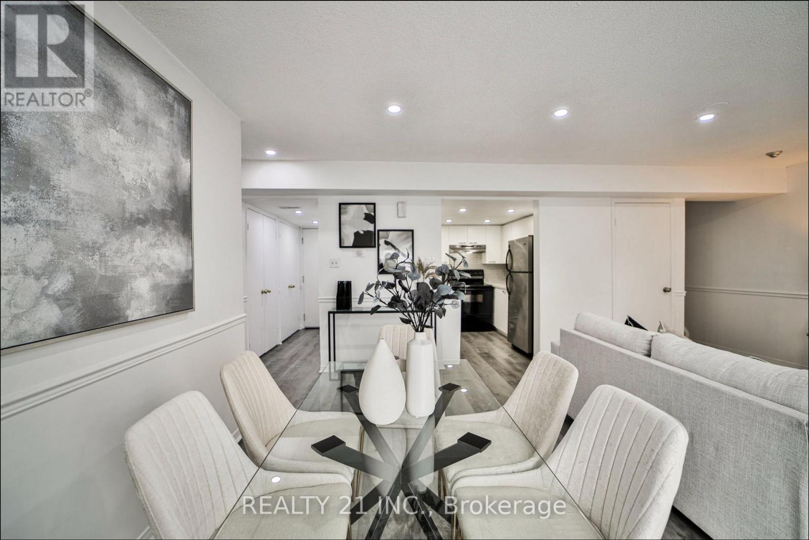 1036 - 75 Weldrick Road E, Richmond Hill, Ontario  L4C 0H9 - Photo 13 - N12450738