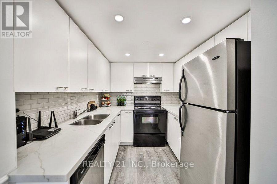 1036 - 75 Weldrick Road E, Richmond Hill, Ontario  L4C 0H9 - Photo 14 - N12450738