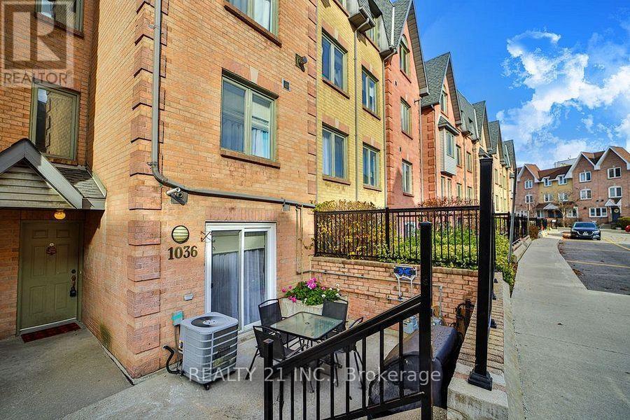 1036 - 75 Weldrick Road E, Richmond Hill, Ontario  L4C 0H9 - Photo 3 - N12450738