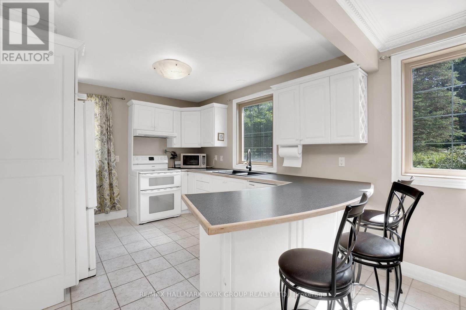 2 Kingswood Drive, King, Ontario  L7B 1K8 - Photo 17 - N12450770