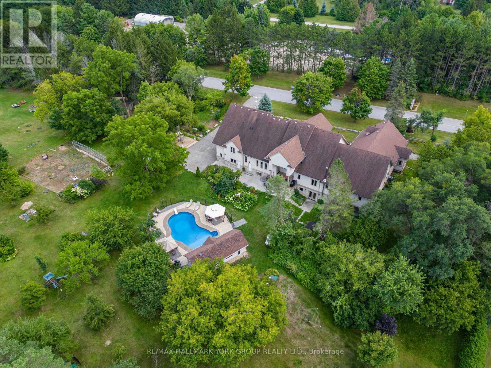2 Kingswood Drive, King, Ontario  L7B 1K8 - Photo 7 - N12450770
