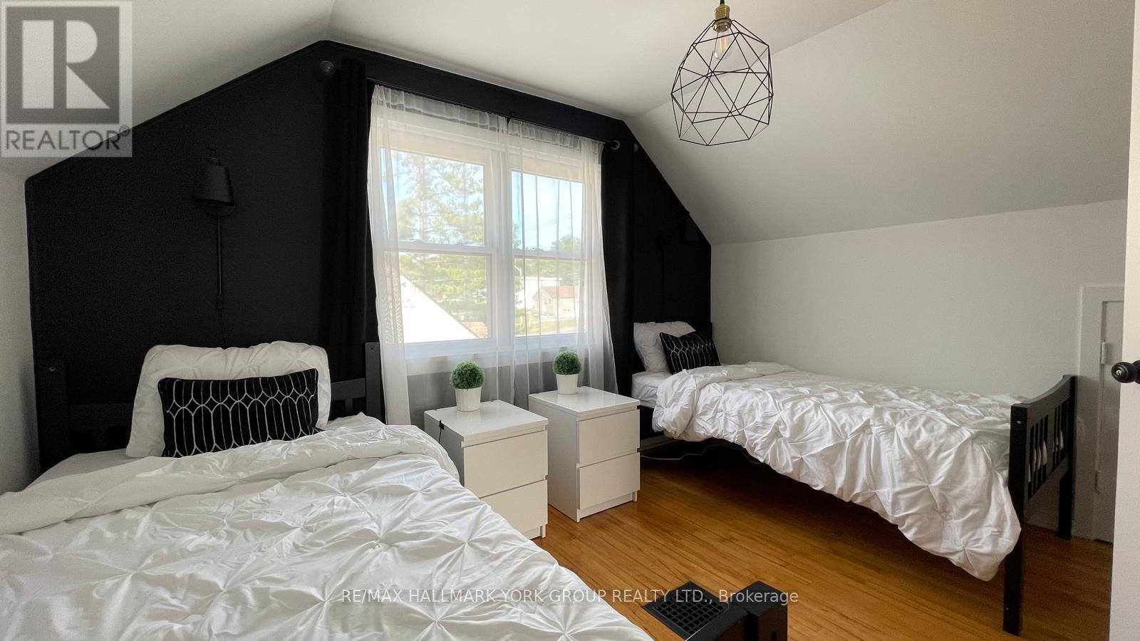 102 Gunn Street, Barrie, Ontario  L4M 2H5 - Photo 15 - S12450778