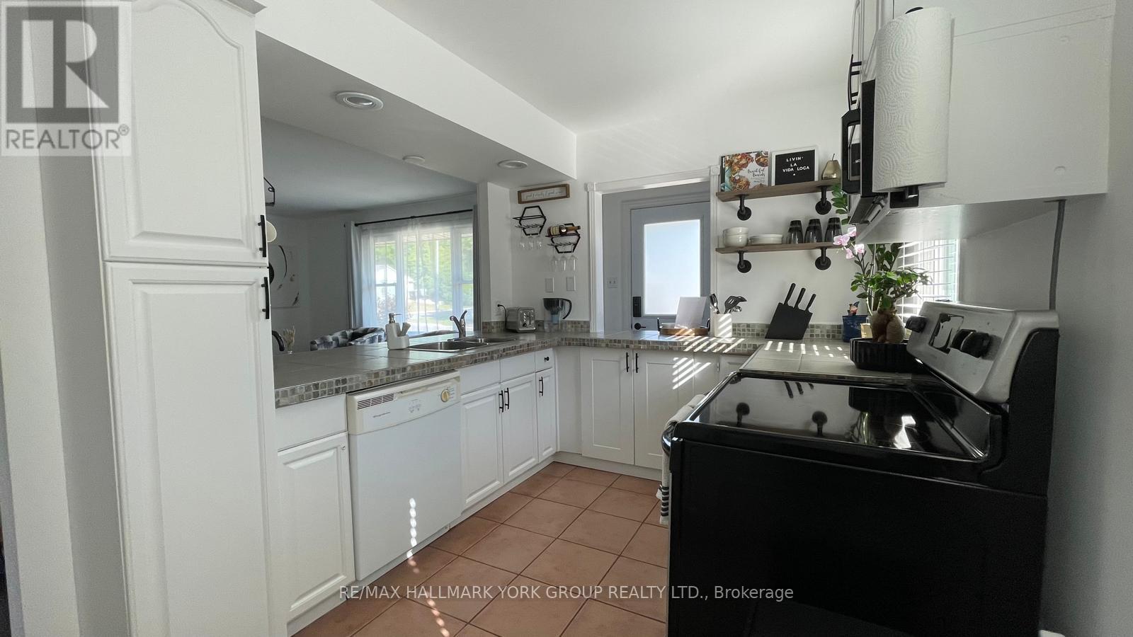 102 Gunn Street, Barrie, Ontario  L4M 2H5 - Photo 8 - S12450778