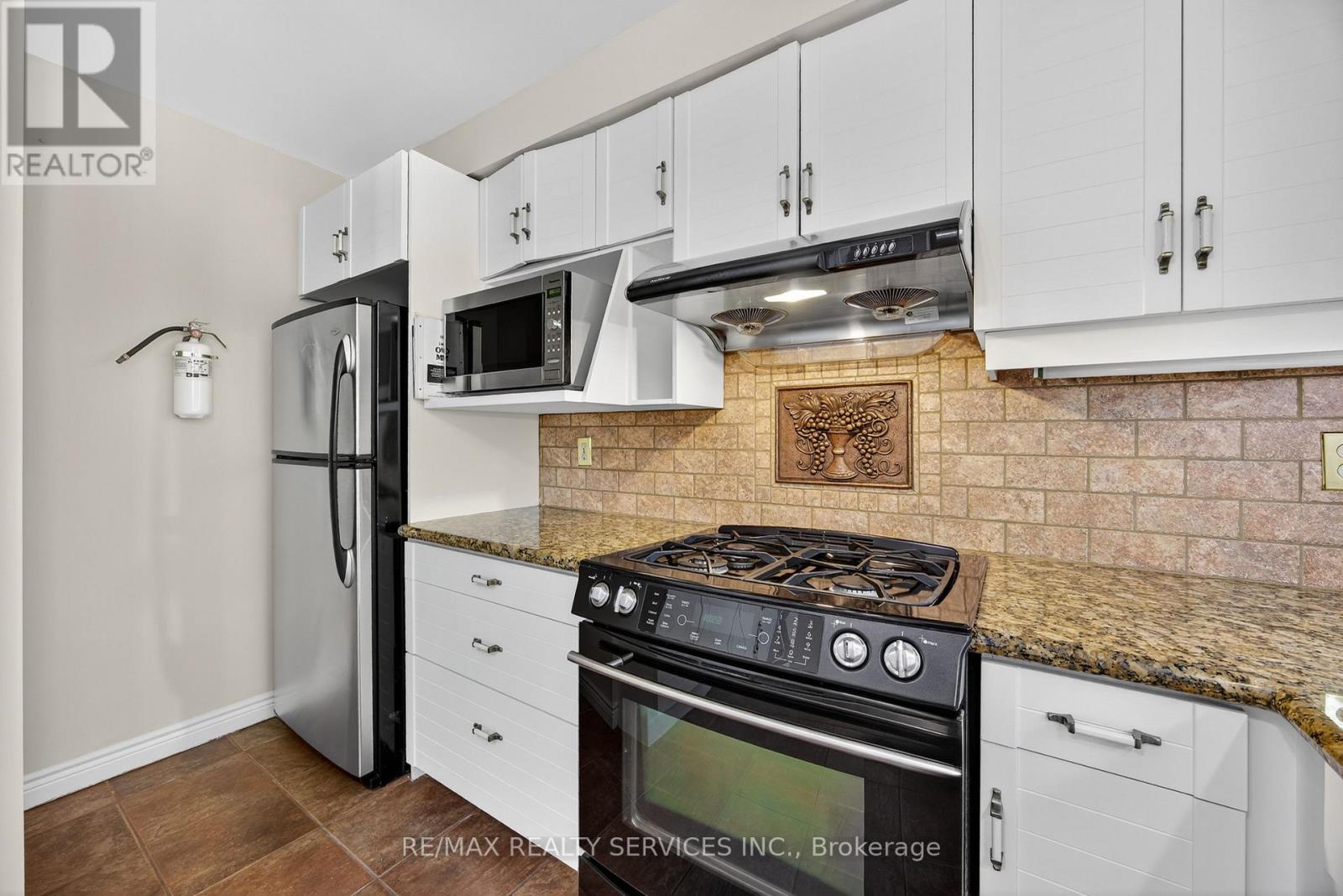 43 Mccort Drive, Caledon, Ontario  L7K 0B4 - Photo 10 - W12450728