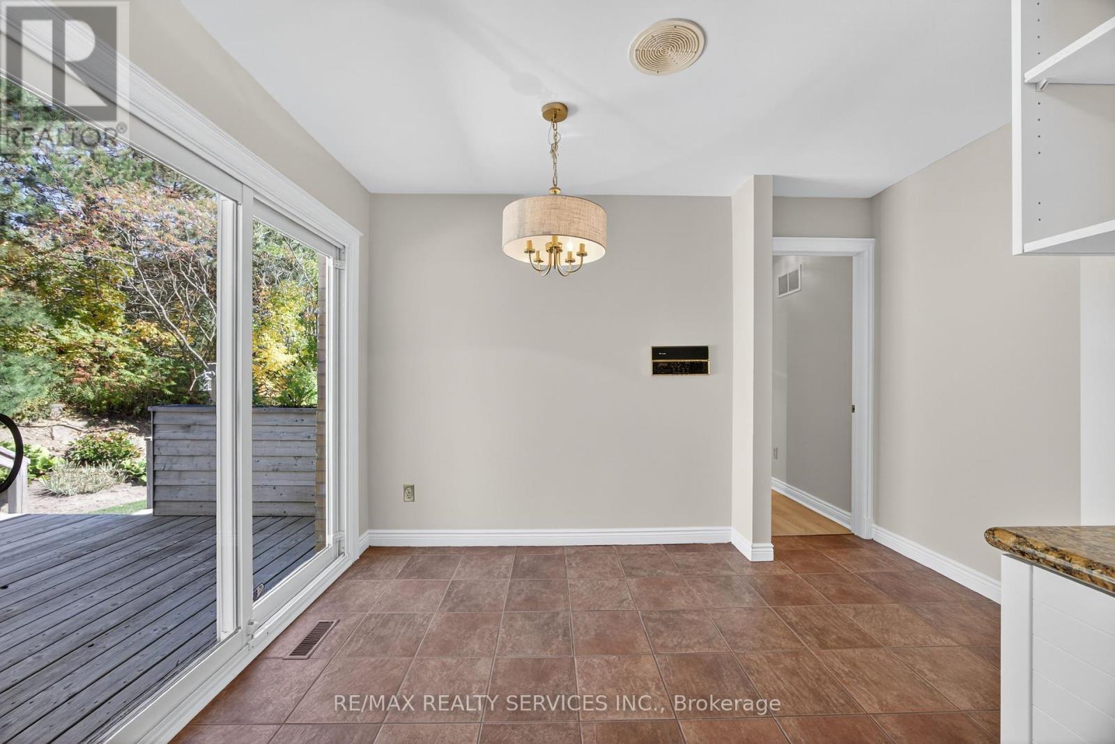 43 Mccort Drive, Caledon, Ontario  L7K 0B4 - Photo 11 - W12450728