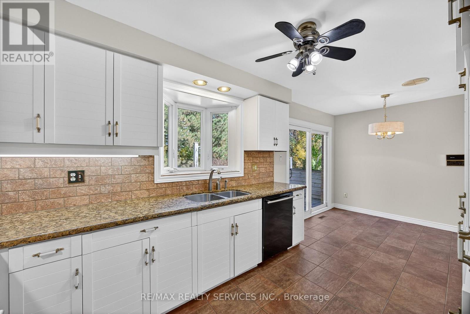 43 Mccort Drive, Caledon, Ontario  L7K 0B4 - Photo 9 - W12450728