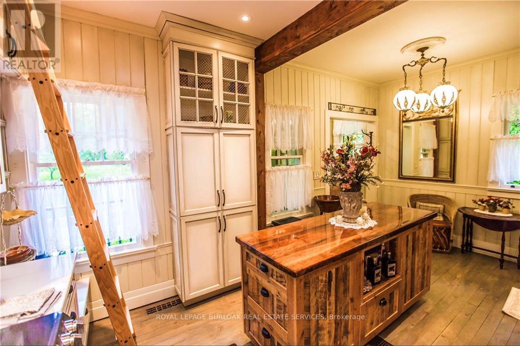 227 Green Street, Burlington, Ontario  L7R 0B1 - Photo 10 - W12450733