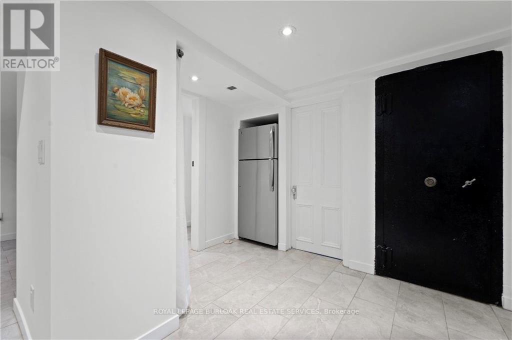 227 Green Street, Burlington, Ontario  L7R 0B1 - Photo 37 - W12450733